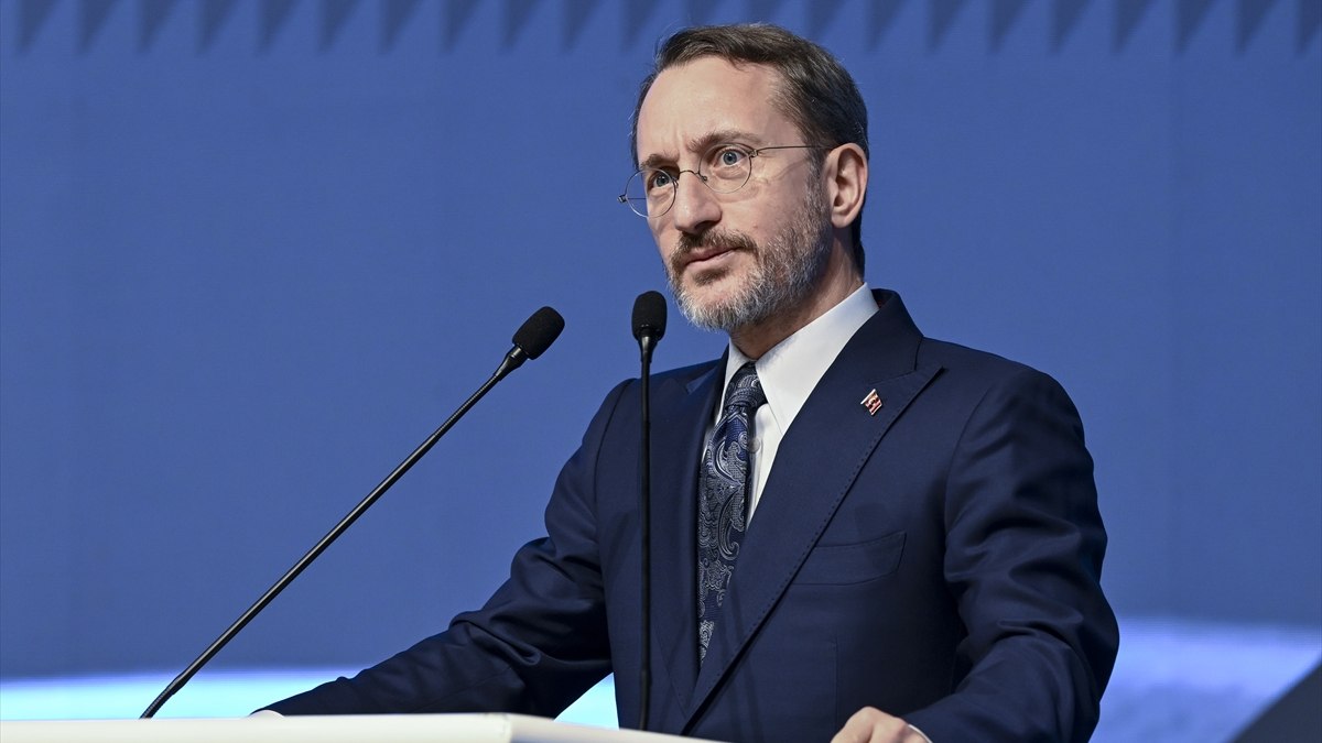 Fahrettin Altun Stratcom Forum’24 açılışında konuştu: İnsanlık olarak yapay zekanın risklerini yönetmeliyiz