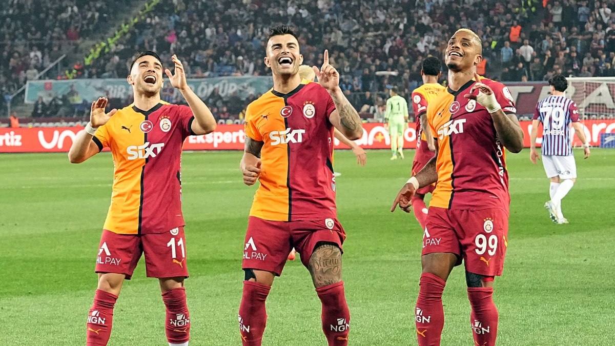 Lider Galatasaray, Trabzonspor’u iki golle geçti